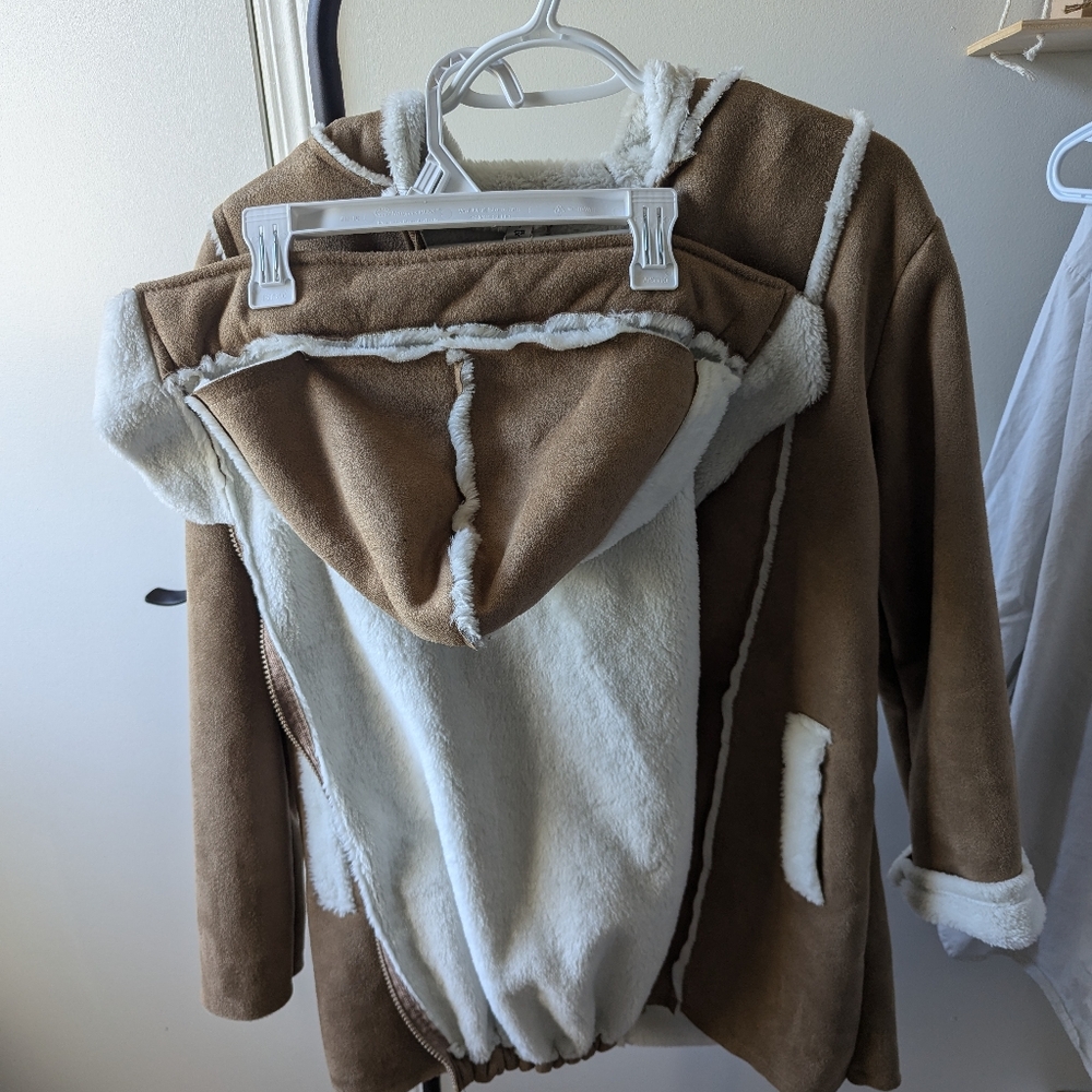 BNWT Brown Faux Suede Zip-Up Jacket With Fur Lining With Extendable Baby Pouch